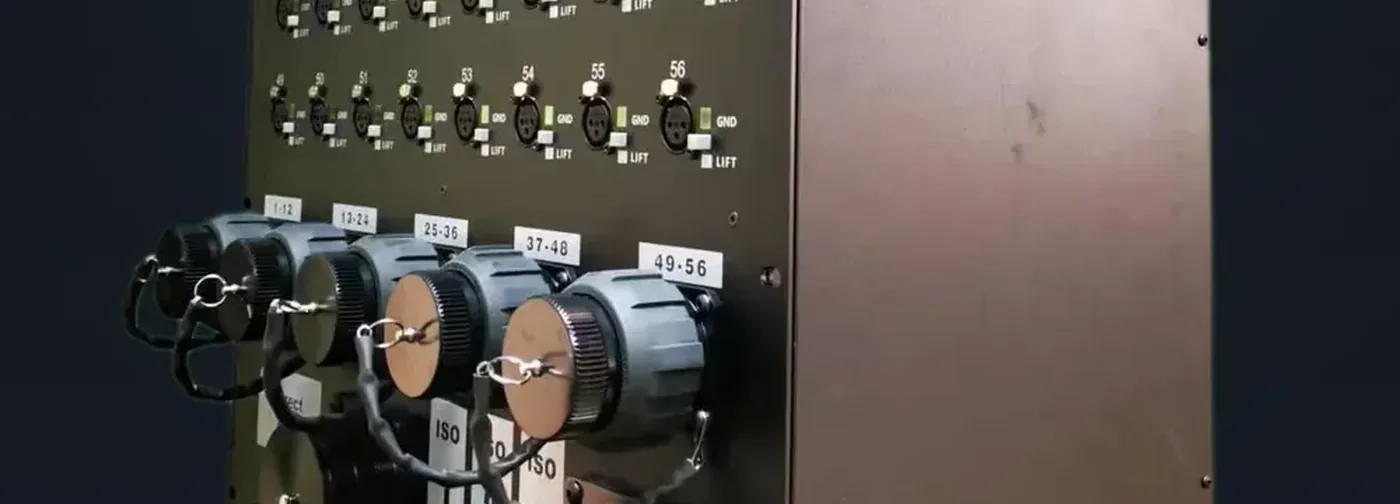 64 路无源音分下部的多芯信号缆接口与 ISO 开关